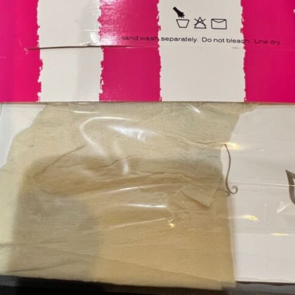 Victoria' Secret Lingerie Pantyhose Lasting Luxuries Control Top Small Cream NWT - Picture 2 of 4